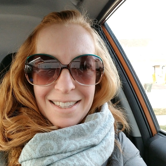 Meet your Posher, Nikki - Picture 1 of 1